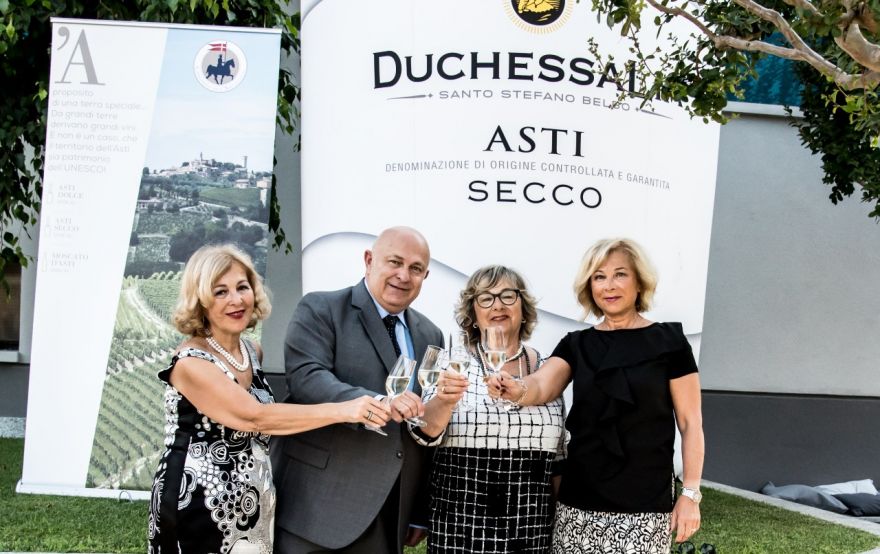 Duchessa Lia on QN Itineraries: noble toasts!