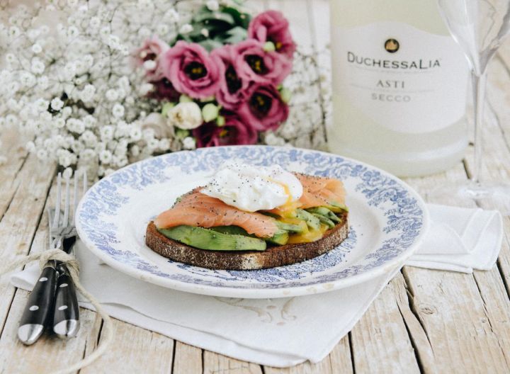 Avocado toast with Asti Secco Docg Duchessa Lia