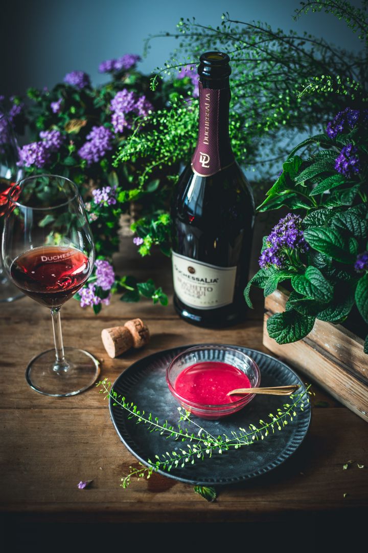 Cocoa and hibiscus donut with Brachetto d'acqui Docg Duchessa Lia