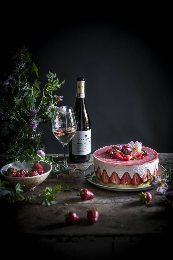 Strawberry Mousse Cake With Moscato D'asti Docg Gelèe