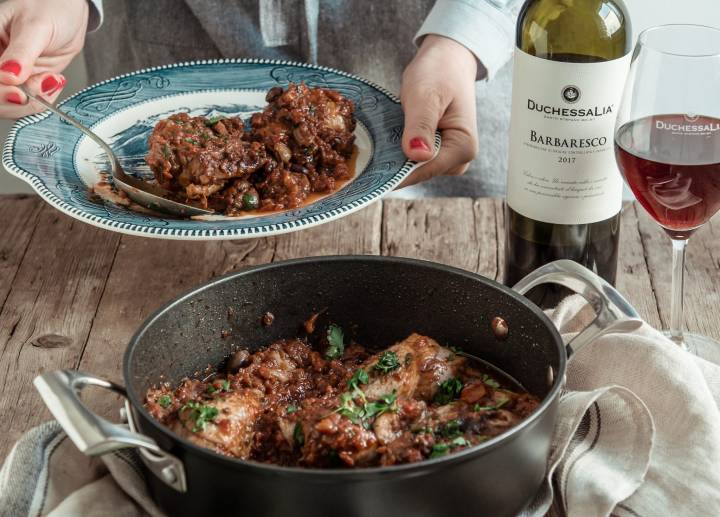 "Alla cacciatora" chicken  with olives and Barbaresco Docg Duchessa Lia