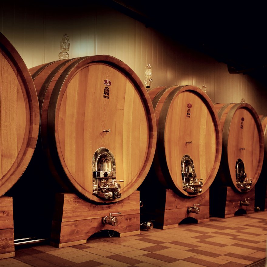 Aging or refinement of a wine